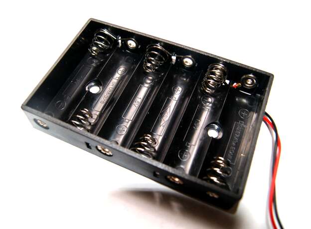 Caja portapilas sin tapa y terminal jack 6xAA