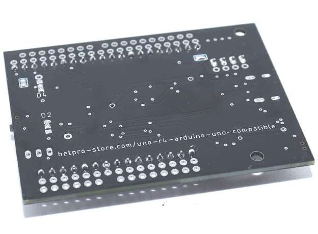 Foto inferior del UNO R4